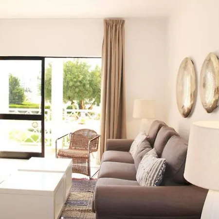 Apartment Vila Rosa Sunny W/ Pool By Lovelystay